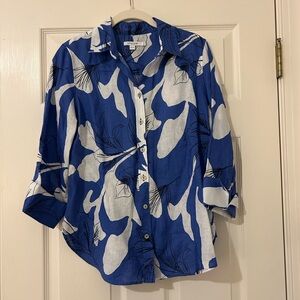 Chico's Blue and White Floral Shirt size 0/4